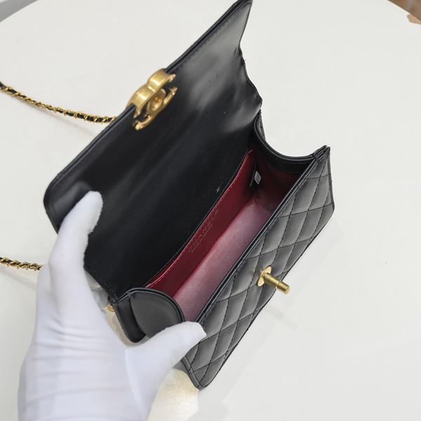 シャネルバッグ着用イメージ